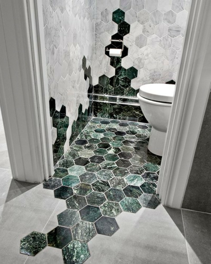 azulejos para baños pequeños, baldosas de colores verdes hexagonales combinadas con baldosas grises