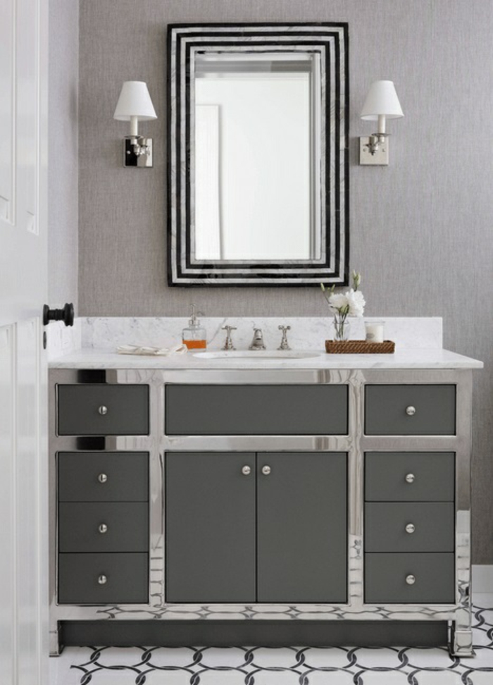 preciosa decoración en gris y blanco, cuartos de baño modernos con espejos super originales 