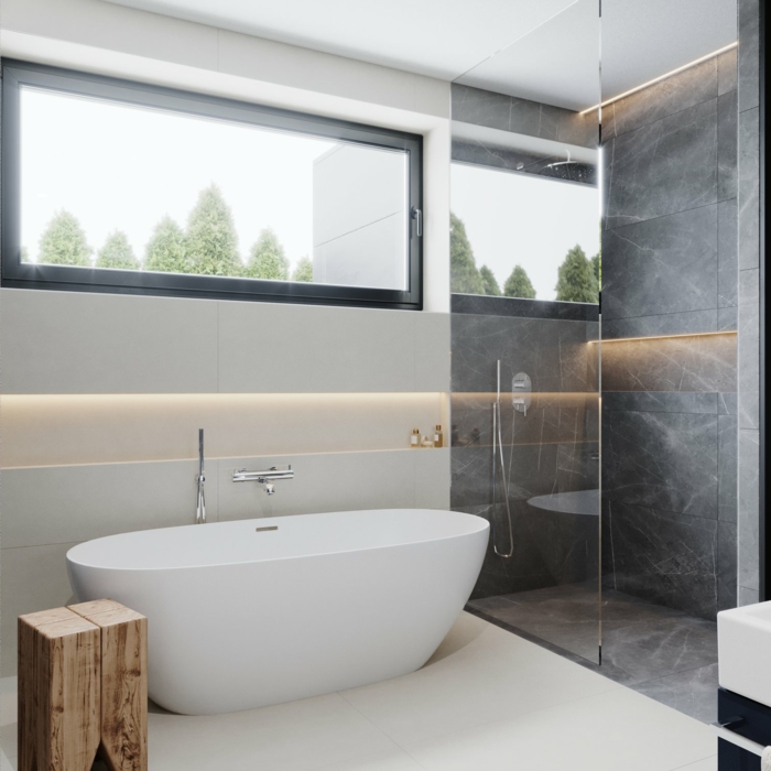 ideas de azulejos para baños pequeños en imágines, cabina de ducha con azulejos grises y bañera exenta 