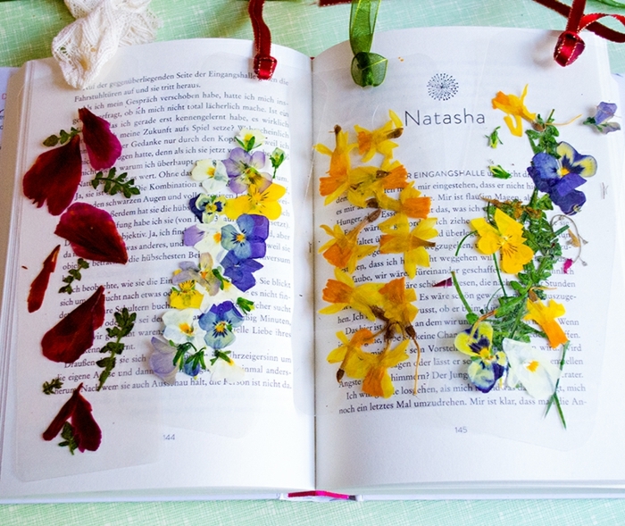 como hacer marcarpaginas originales con flores secos paso a paso, ideas DIY para hacer en casa 