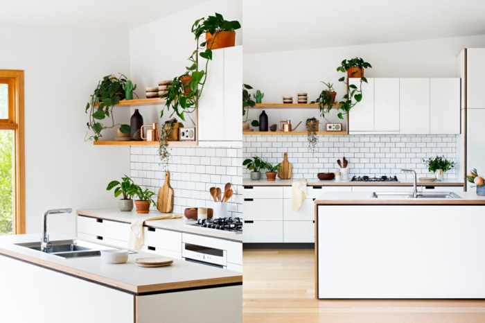 cocinas blancas pequeñas decoradas con mucho encanto, estanterías de madera flotantes y decoración con plantas verdes 