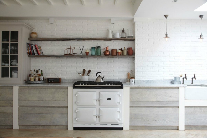 cocinas rusticas blancas decoradas en blanco y gris, ejemplo de una cocina en estilo industrial 