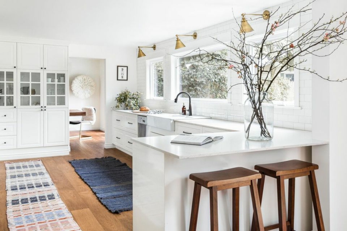 preciosa decoración de cocina en blanco, ideas de diseño cocinas rusticas blancas 2018 2019 