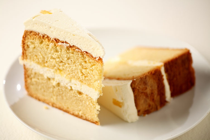 bizcocho de limon esponjoso con crema casera, tartas ricas y fáciles para hacer en casa
