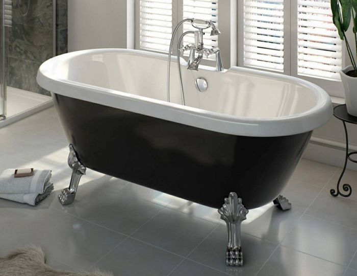 baños modernos con ducha y bañera patas garra, cuarto de baño decorado en gris y blanco 