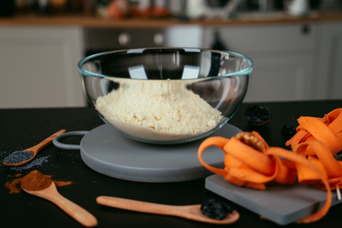 mezclar harina de quinoa con harina integral, ideas de recetas caseras de dulces y postres con fotos de las etapas de preparación