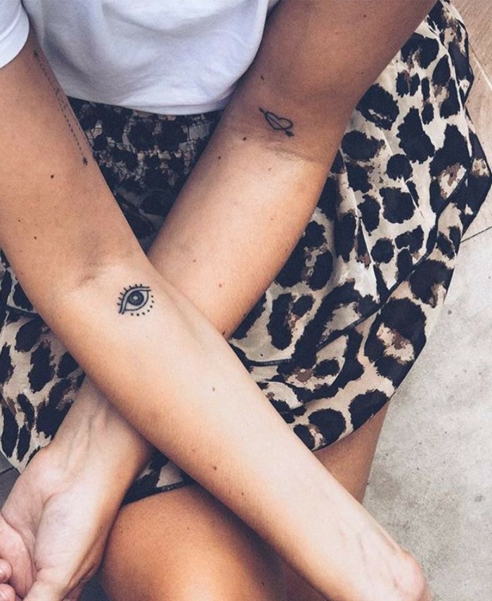 tattoo antebrazo para hermanas, diseños minimalistas con significado, dibujo de ojo y corazón