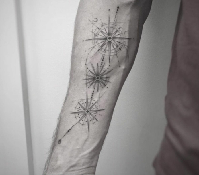 grande tatuaje geométrico en el antebrazo, ideas creativas de tatuajes brazo hombre en imágines 