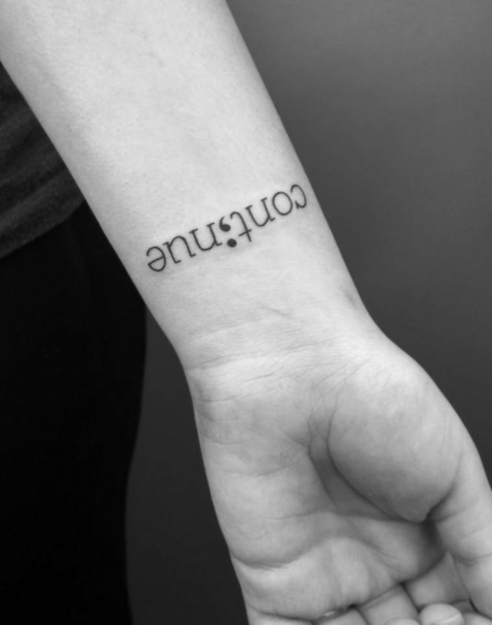 tatuajes sencillos con letras, tatuajes con punto y coma con gran significado contra los suicidios 