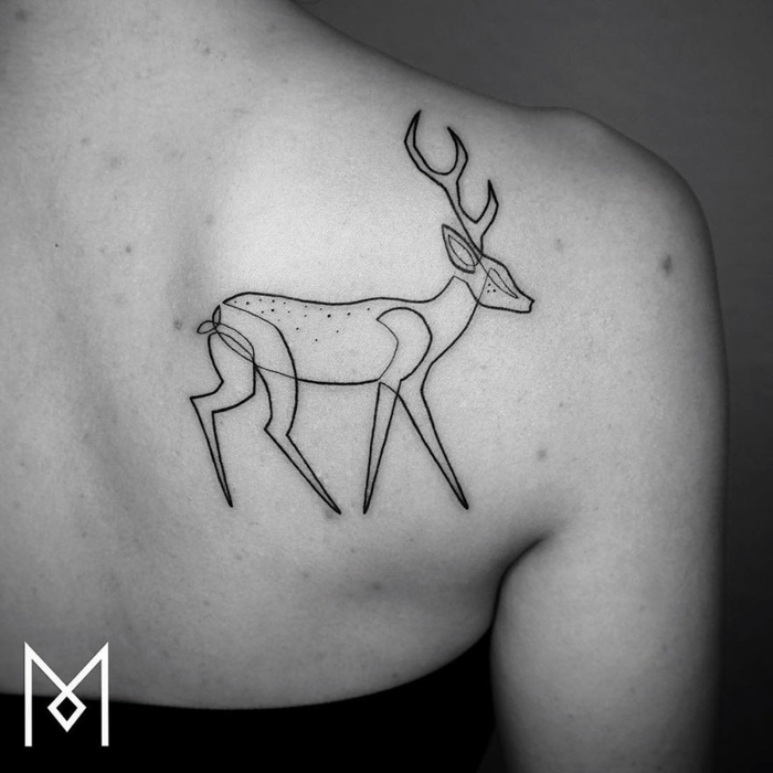 los mejores tatuajes con una sola línea contínua, ciervo elegante tatuado en la espalda, tattoos para hombres y mujeres 
