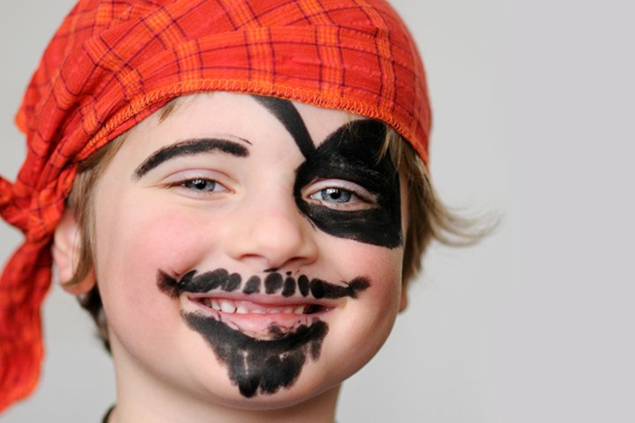 como pintar la cara de un niño para Halloween, maquillaje para halloween fácil, ideas de maquillaje infantil 
