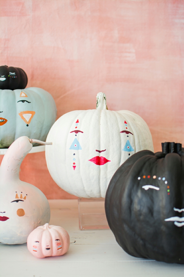 ingeniosas ideas de calabazas halloween con tutoriales paso a paso, calabazas pintadas en colores pastel 