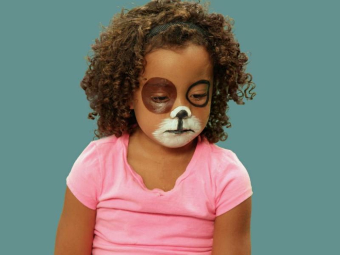 cara pintada de gato o perro, ideas de maquillaje infantil para Halloween con tutoriales paso a paso 