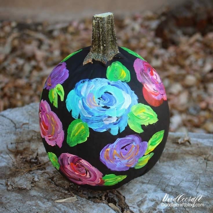 pequeña calabaza personalizada, ideas de decoración de calabaza con decoupage, decoracion calabazas halloween motivos florales 