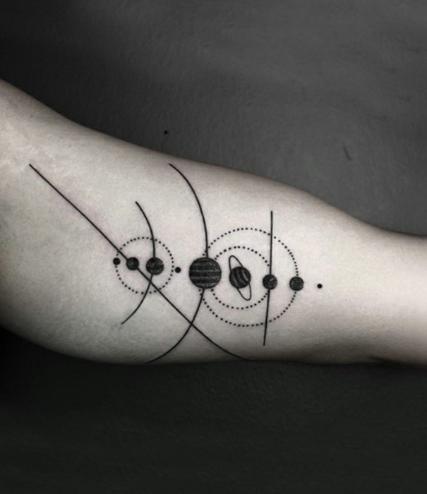 tatuajes brazo hombre de diseño geomértrico, ideas de tatuajes geométricos con significado 