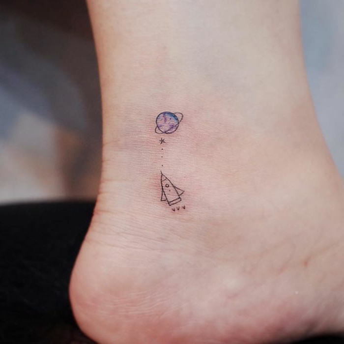 diseño super minimalista con mucho encanto, tatuajes pequeños con significado para hombres y mujeres 