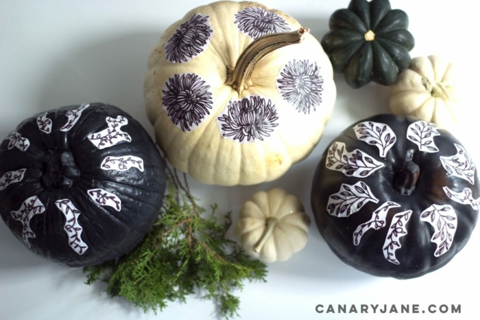 bonitas ideas de decoracion de calabazas con motivos florales, calabazas decoradas para halloween
