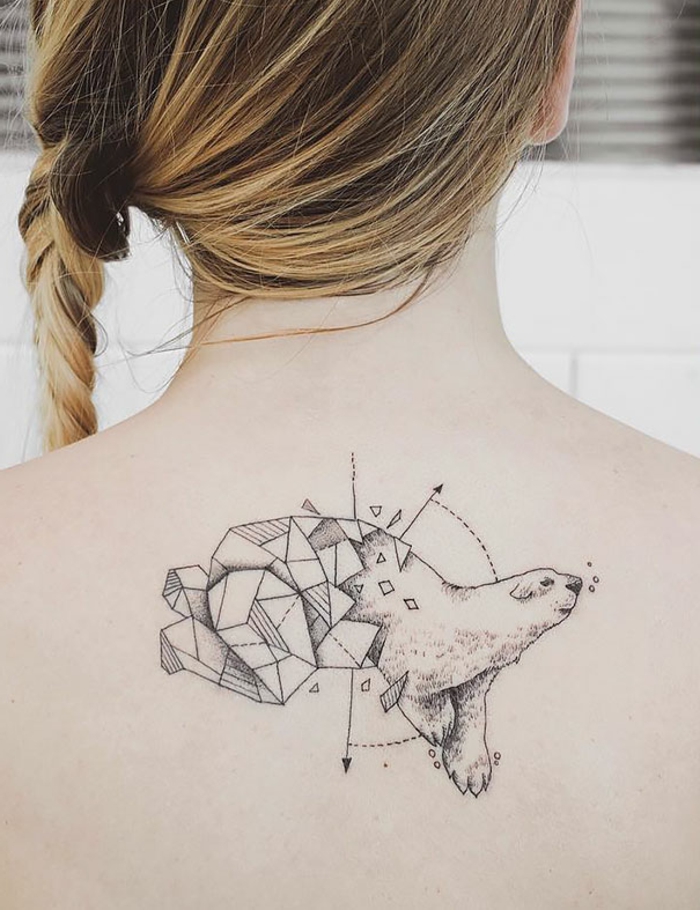 tatuajes que signifiquen fuerza y superacion, precioso tatuaje geométrico en la espalda, diseños para hombres y mujeres 