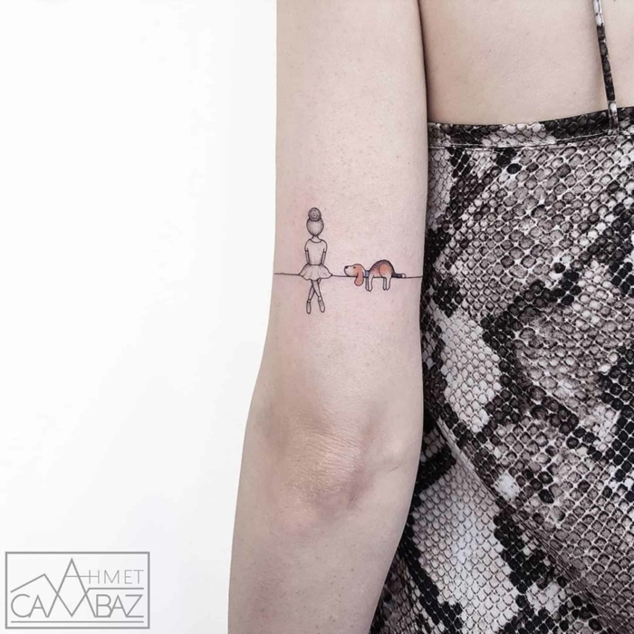 tatuajes brazo hombre y mujer, pequeño tatuaje super tierno, tatuajes en el brazo originales 