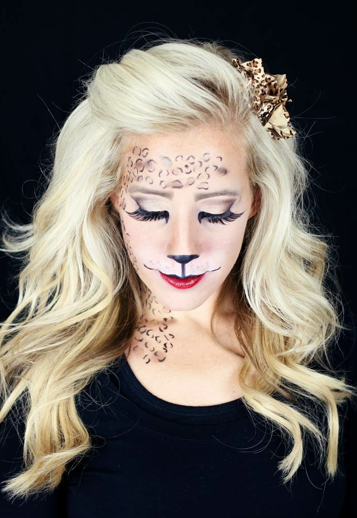 maquillaje halloween facil para mujeres, cara de tigre, preciosa idea, maquillaje sencillo con largas pestañas falsas 