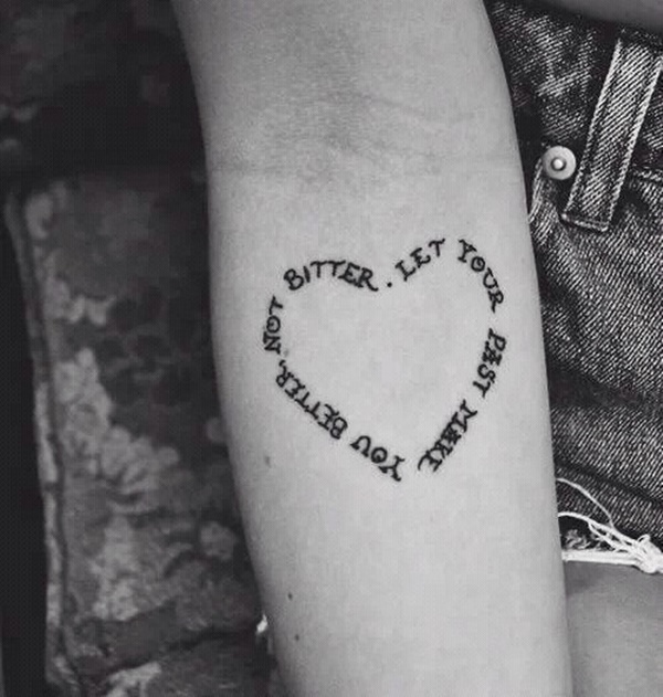 bonitos tatuajes con frases, corazón con palabras tatuado en el antemano, ideas originales de tattoos mujeres