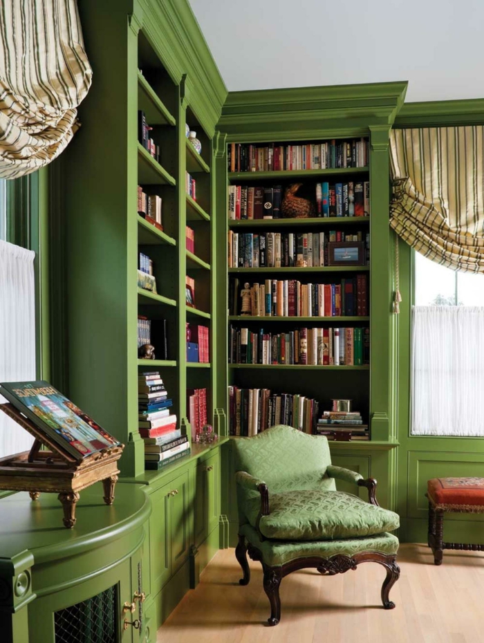 colores de pintura para salones 2019, decoración salón en color verde césped, estantería en estilo vintage 