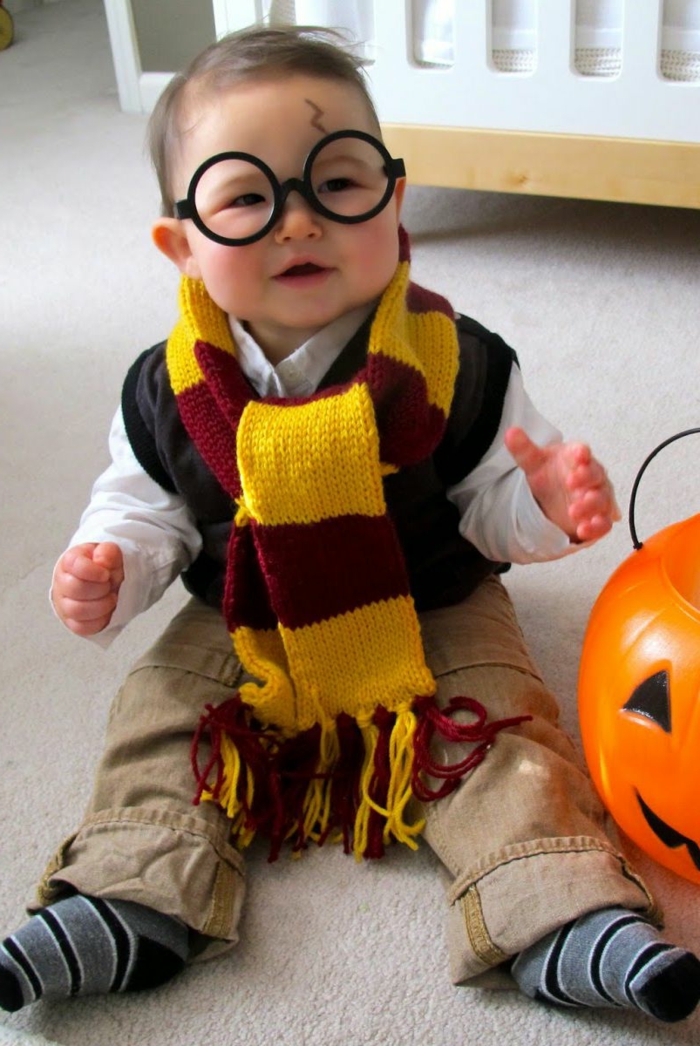disfraces de niños inspirados en Harry Potter, disfraz halloween casero paso a paso, gafas falsas 