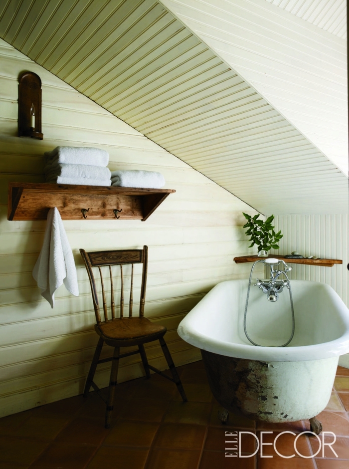 reformar baño en la buhardilla, cuarto de baño pequeño decorado en estilo rústico, detalles de madera