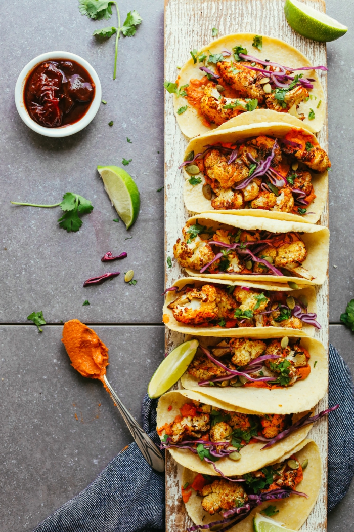 tacos con coliflor al horno, recetas rapidas y sanas para hcer en casa, comidas saludables y ricas veganas 