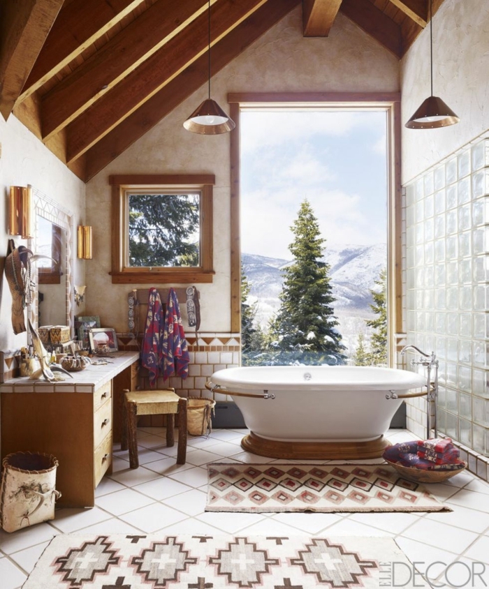 ideas de reformas de baño, baño decorado en estilo rústico, cuarto de baño con vista, espacio abuhardillado, techo con vigas 