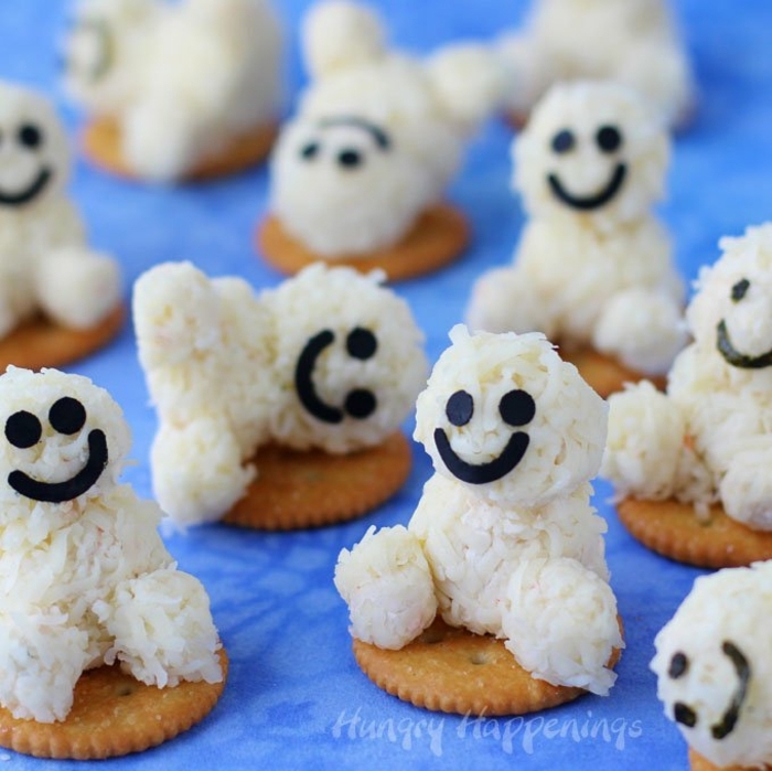 propuestas de aperitivos sencillos y originales, muñecos de arroz blanco cocido, galletas saladas