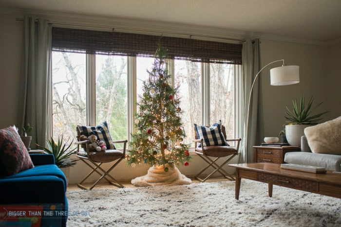 ideas originales sobre como decorar un arbol de navidad, salón acogedor decorado en estilo ecléctico 
