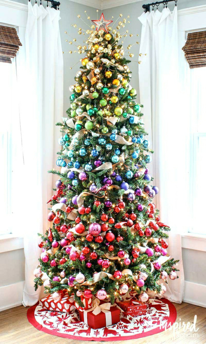 últimas tendencias decoración navideña 2018 2019, árbol de navidad arco iris, como decorar un arbol de navidad con encanto 