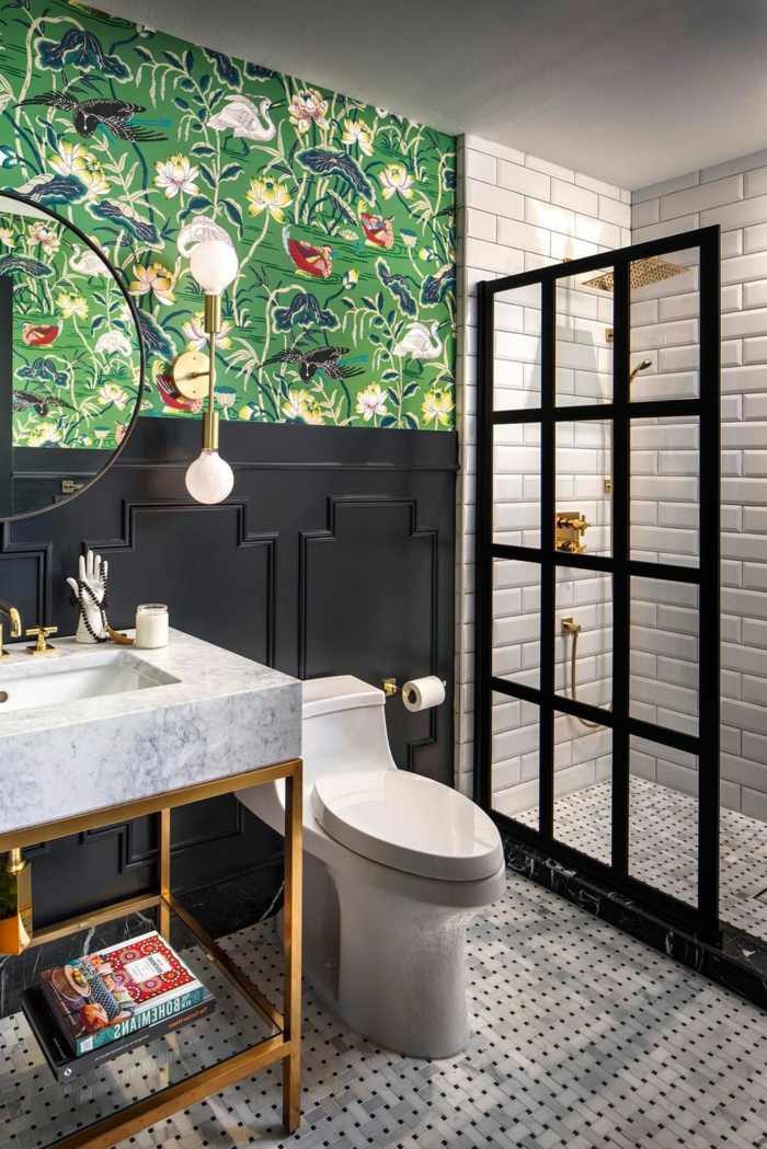 precioso diseño de baño moderno, paredes con papel pintado en estilo vintage motivos florales, ideas de decoracion baños pequeños