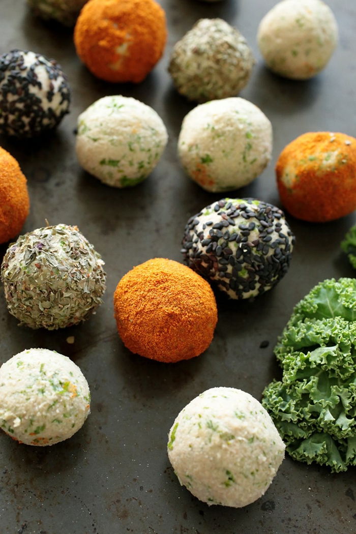 pequeñas bolas veganas hechas de judías, recetas vegetarianas faciles con recetas paso a paso, aperitivos veganos y vegetarianos 