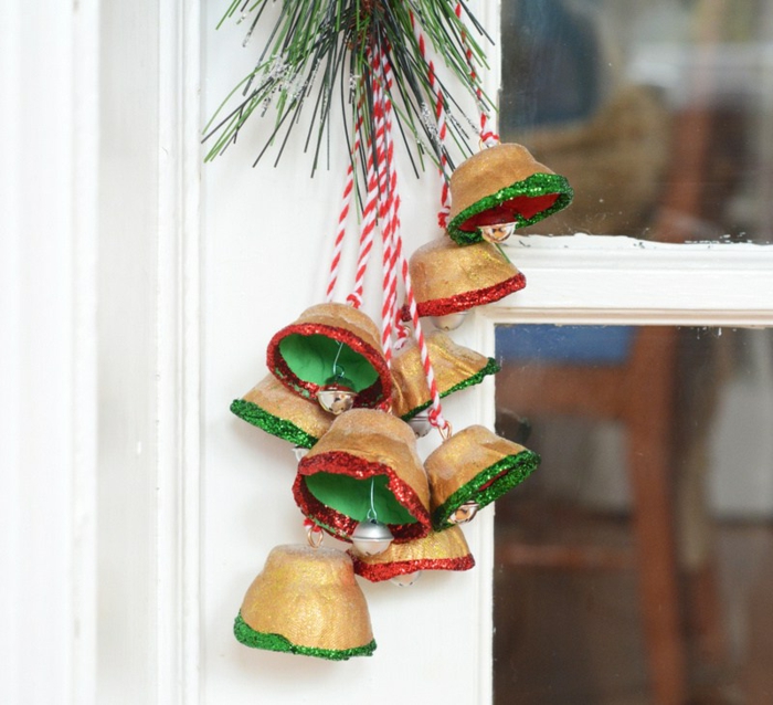 adornos caseros para Navidad, campañas DIY hechas de cartón, ingeniosas ideas de manualidades con cartulina 