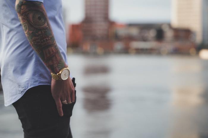 tatuajes tradicionales antebrazo entero, ideas de diseños de tattoos old school para hombres 