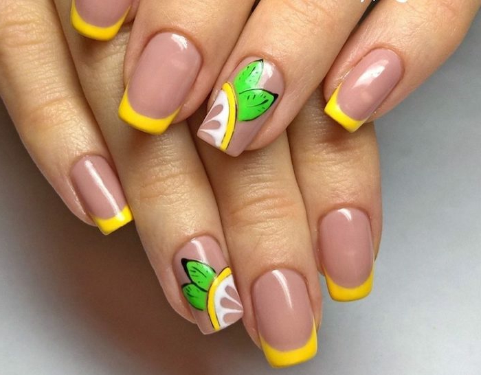 diseños con acrilico para uñas, manicura francesa con puntas en amarillo, uñas de forma cuadrada, dibujos de limones 