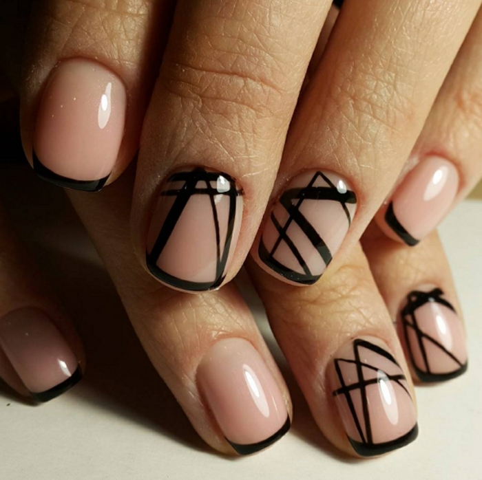 acrilico para uñas cortas, uñas francesas con puntas en negro y decoración con motivos geométricos