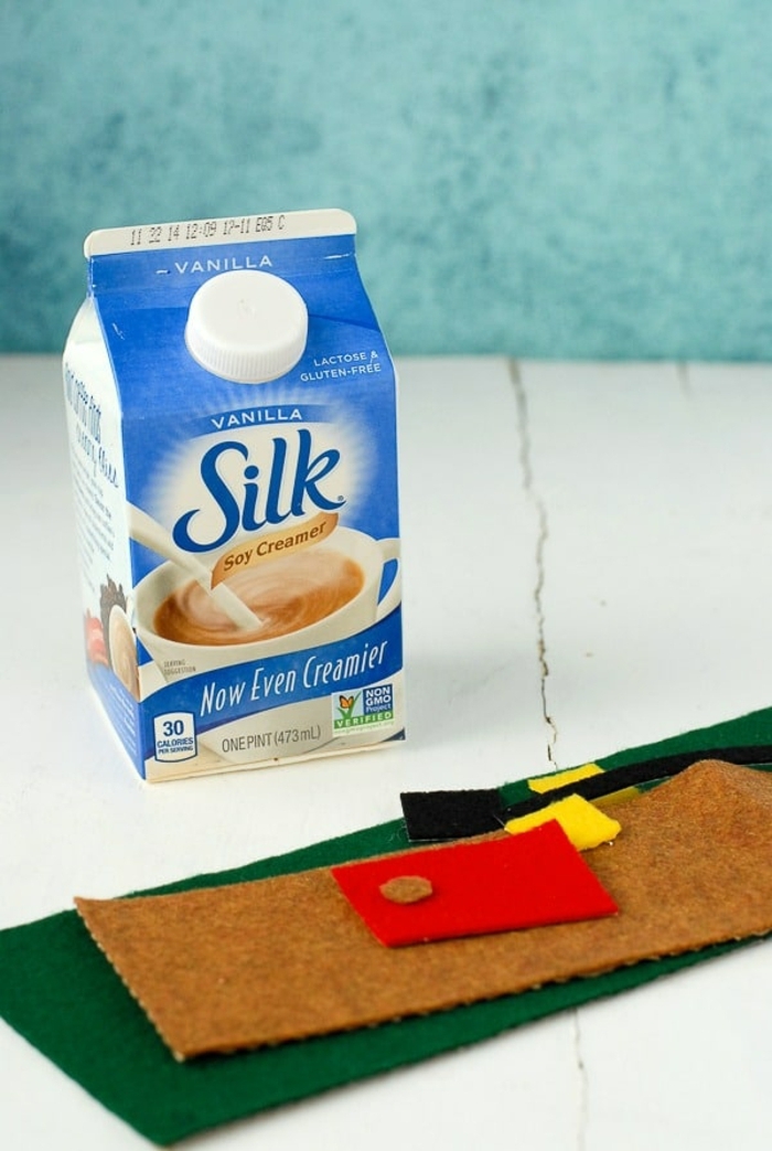 como puedes reutilizar las cajas de leche para hacer decoración navideña DIY, ideas de manualidades con cartón