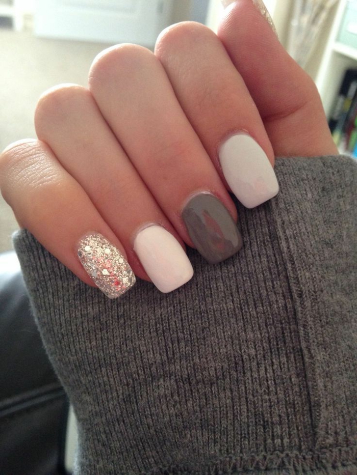 diseños de uñas elegantes, uñas largas forma cuadrada pintadas en blanco, gris y plateado 