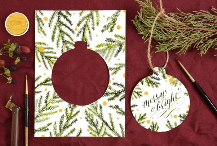 preciosas ideas de tarjetas navideñas originales, tarjetas que llevan un adorno para el arbol de Navidad 