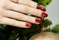 Descubre cuáles son los mejores diseños de uñas navideñas este año