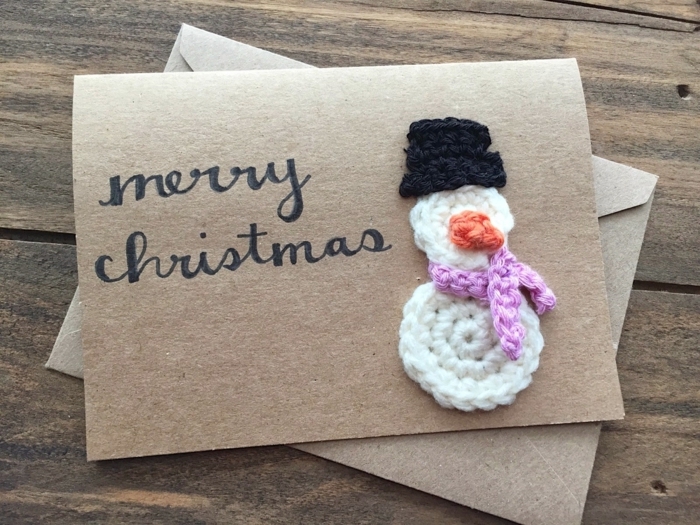postales de navidad personalizadas de precioso diseño, tarjeta DIY con adorno navideño a crochet 