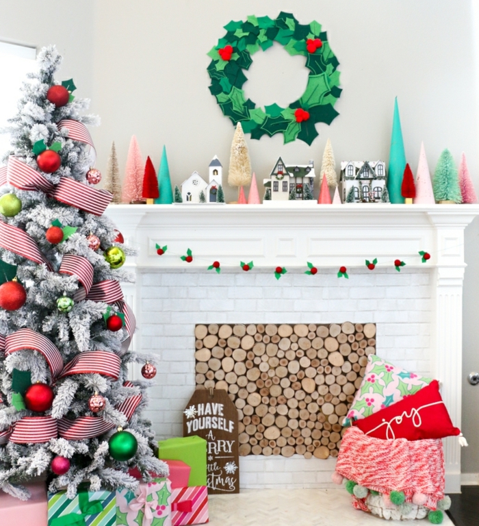 preciosa corona de Navidad en la pared, decoracion navideña manualidades, guirnalda DIY de fieltro 