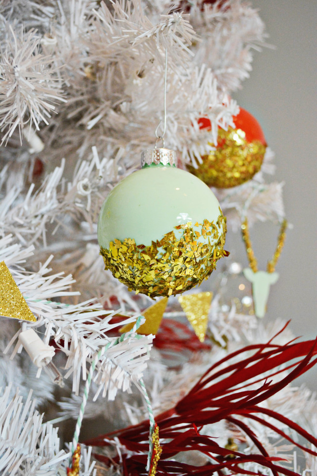 esferas navideñas decoradas de manera original, decoracion navideña original paso a paso, bonitas ideas 
