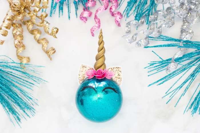 bola unicornio llena de purpurina, decoracion navideña original para hacer en casa en bonitas imágines 