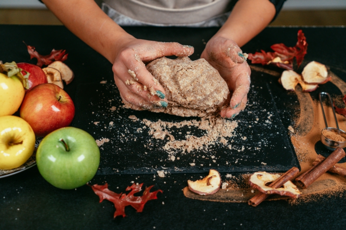 masa casera hecha con harina integral, ideas de recetas para hacer postres ricos y fáciles, como hacer tarta de manzana