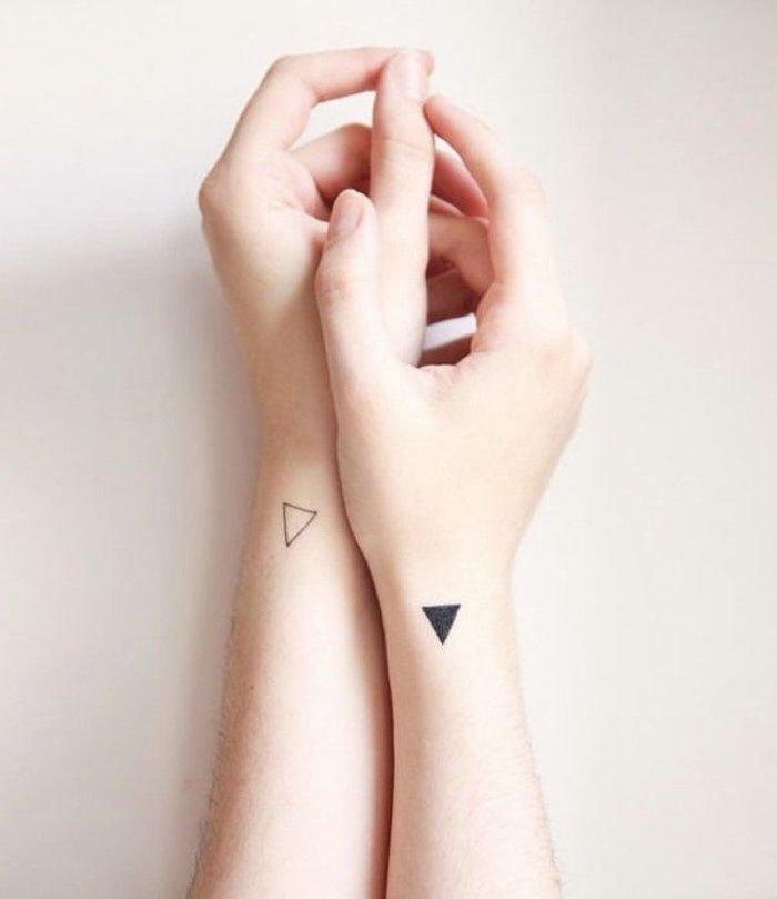 tatuajes geométricos pequeños, ideas de tatuajes pequeños mujer y hombre, fotos de tatuajes con significado 