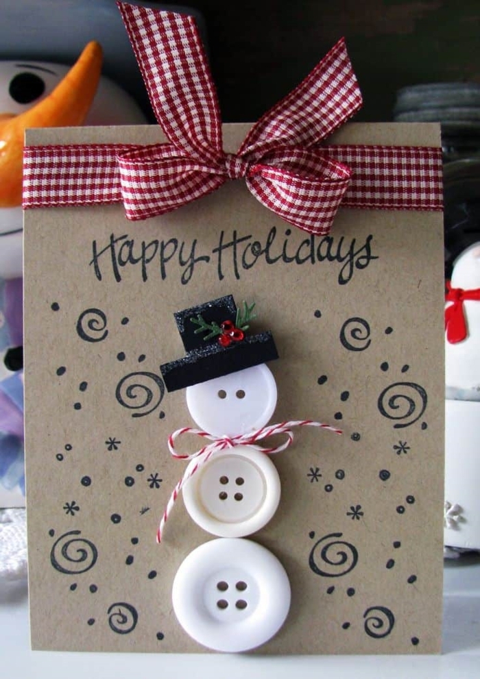tarjetas de felicitacion de navidad super originales hechos con materiales reciclados, muñeco de nieve de botones 